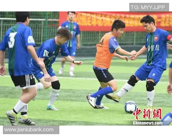 足球刘兴的传奇之路:从草根球员到职业联赛的崛起与挑战 足球刘兴的传奇之路:从草根球员到职业联赛的崛起与挑战